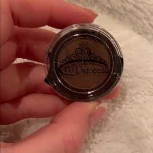 💋4 for $15 M Princess pressed eyeshadow